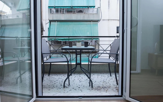 Fresh Urban Apt with Balcony in Zografou