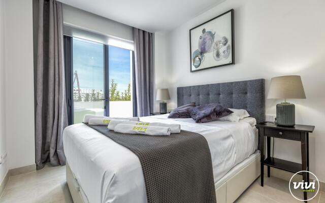 Lady in Fuengirola with 2 bedrooms and 2 bathrooms