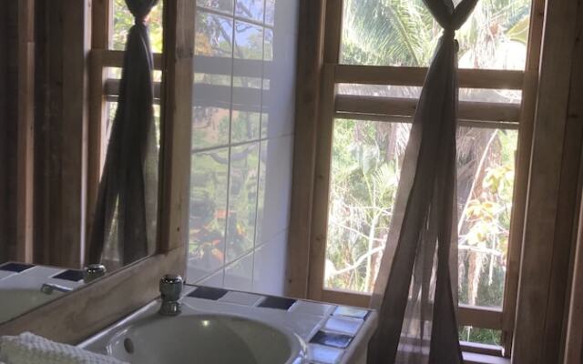 Roatan Bed & Breakfast Apartments