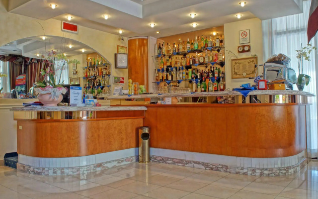 Hotel River