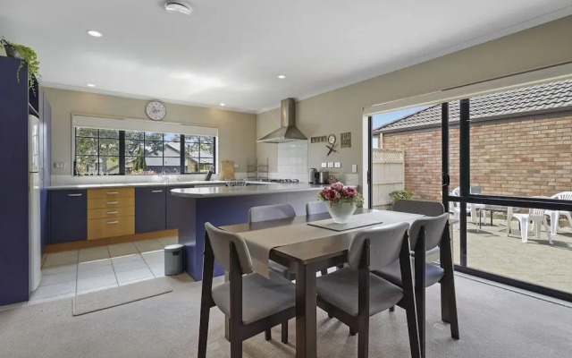 Spacious Family Home -Fully Fenced Yard