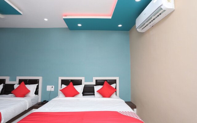 OYO 44565 Ashrit Suites