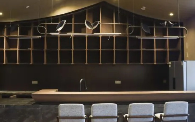 Qingdao Yixing Fang Hua Jian Tang · Lan She