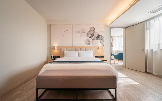 Homeinn Selected Wuxi Zhongshan Road Sanyang Square Metro Station