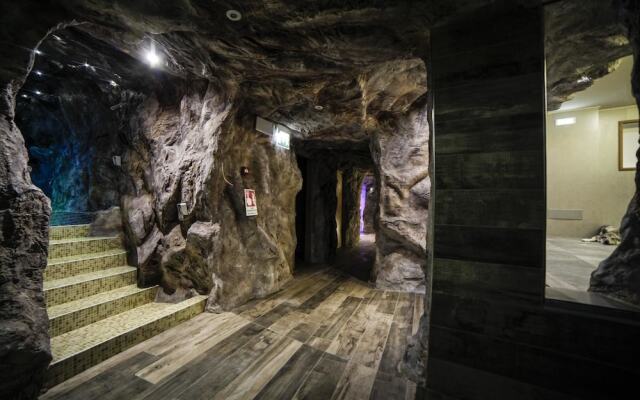 National Park Hotel & Spa