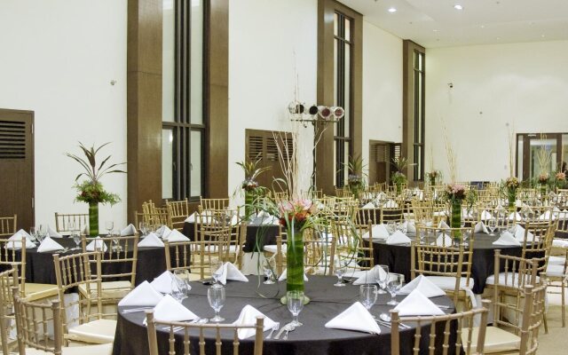 The Oracle Hotel & Residences