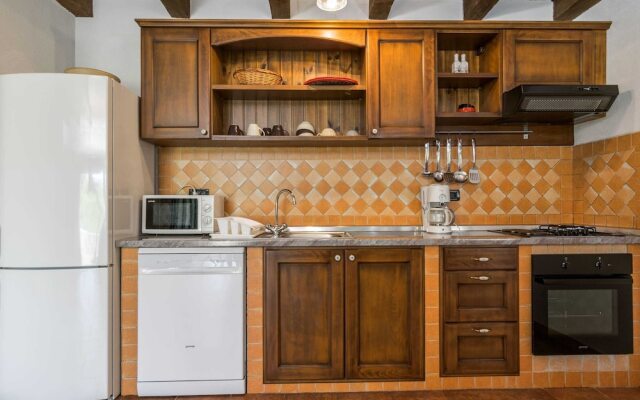 Spacious Villa in Tinjan With Pool