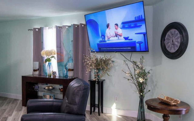 Channelfront - Remodeled - Pool - Boatslips