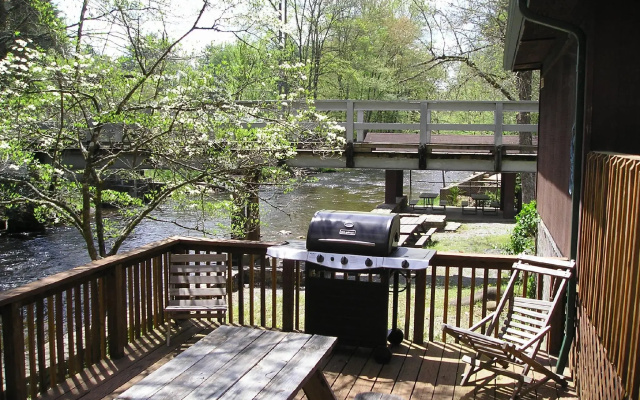 Deep Creek Lodge