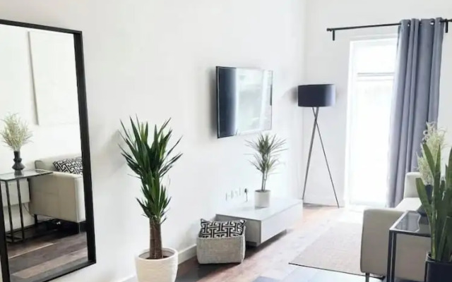 London Stylish 1 Bedroom Apartment With Garden