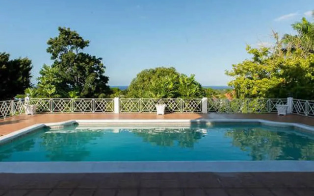 Lawrence Pool House