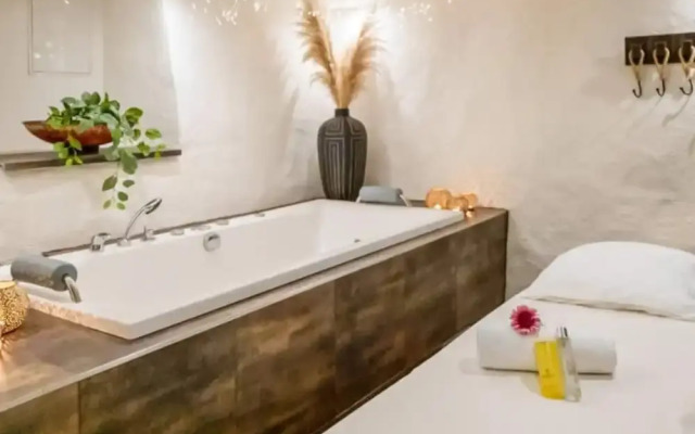 Inviting Hotel Room With Free Breakfast