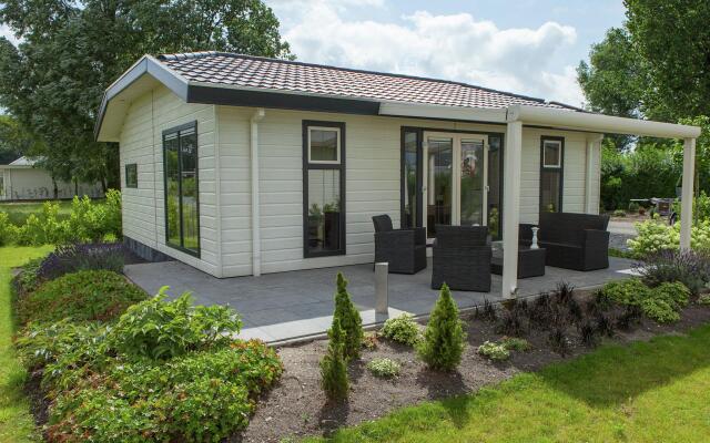 Modern chalet with combi-microwave near Brunssummerheide