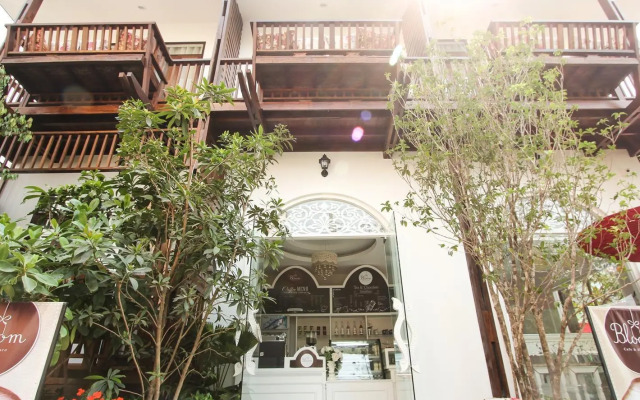 Ratchiangsaen Flora House