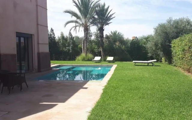 Apple Villa 33