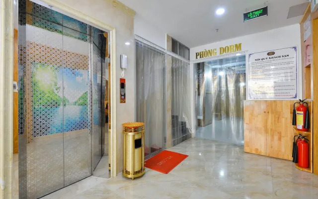 Love Hotel Airport