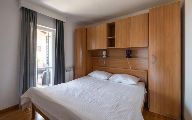 Beautiful Home in Ravni With Wifi and 3 Bedrooms