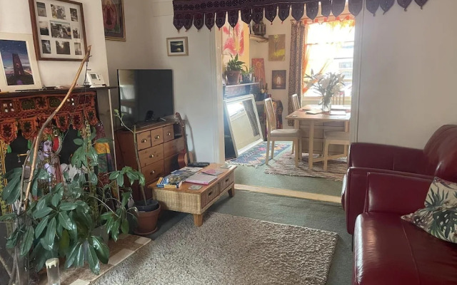 Glastonbury 2-bed House, Sleeps 6 & Pet Friendly