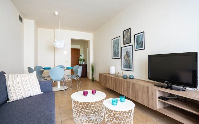Large Terrace Apartment and near the Pool Ref 38