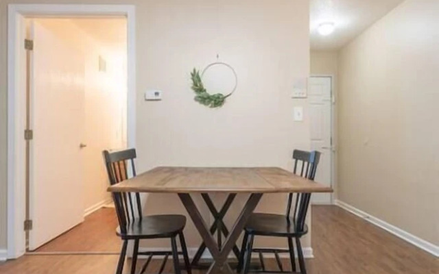 Onsite Gym Pool Fast Wifi More