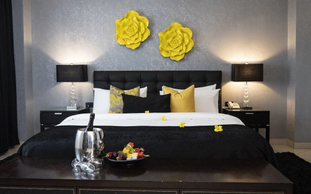 Oak Plaza Hotels - East Airport