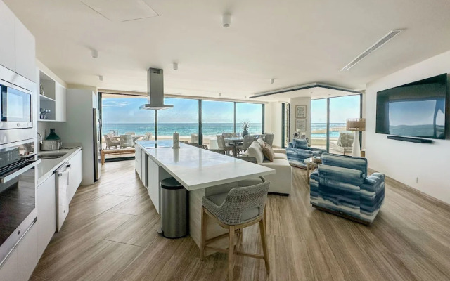 3BR Ground Floor Condo With Direct Pool Access