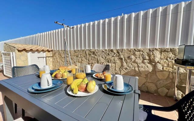 Pêra Stylish Villa With Pool by Homing