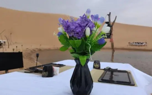 Enjoy the Starry and Desert Scenery Hotel
