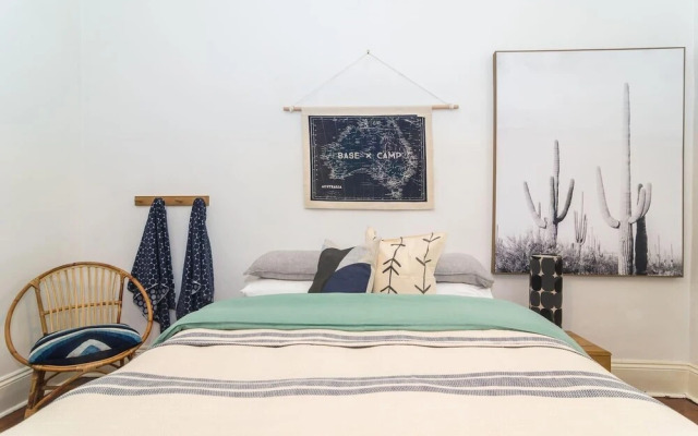 Blackbird at Arlo's - The heart of Glenelg - Wifi