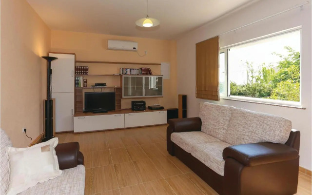 Three-Bedroom Holiday Home in Kastel Stafilic