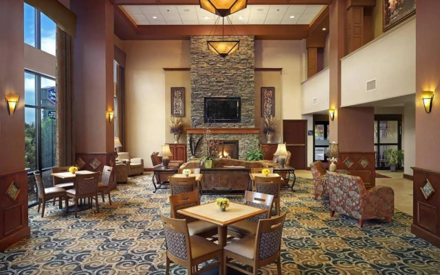 Hampton Inn & Suites Youngstown-Canfield