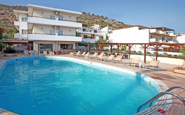 Iraklis Studios & Apartments