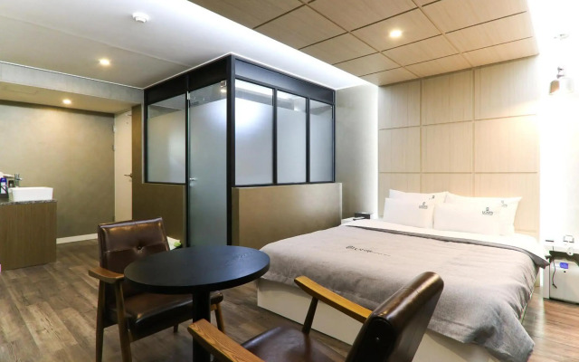 Louis Hotel