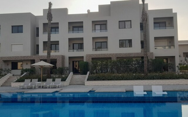 Salty Sea Life - 2 Bedroom Wide Pool View at Azha