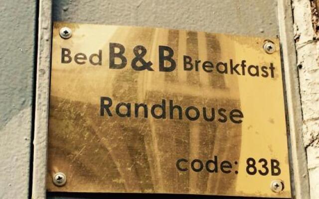 Randhouse Sennaya B&B