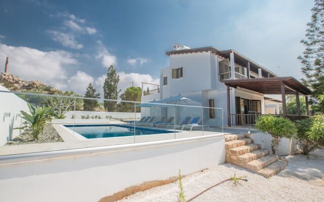 Villa Rosie, Modern 4bdr Ayia Napa Villa With Pool