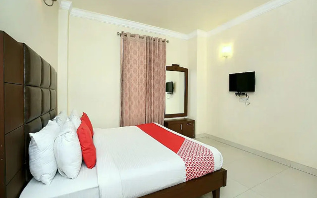 OYO 12989 White Diamond Hotel