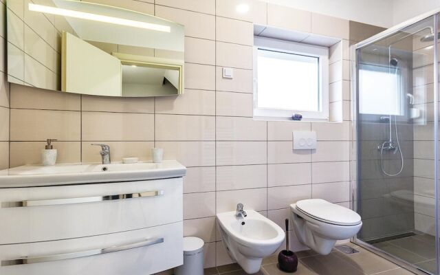 Stunning Home in Pula With Wifi and 5 Bedrooms