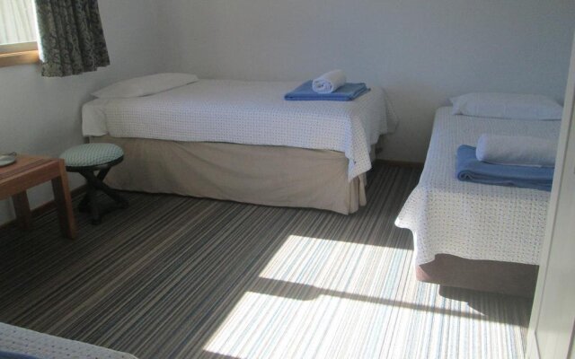 Hawks Nest Motel