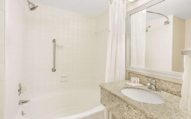 Ramada Plaza by Wyndham Fayetteville Fort Bragg Area