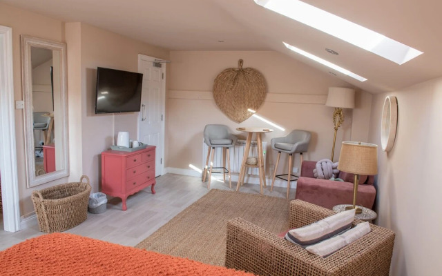 Toothbrush Apartments - 2 Bed House