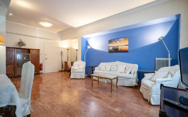Larissa Station metro st. 2 bedrooms 3 pers. flat