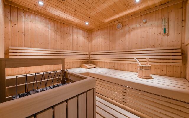 Hotel Rothirsch by Skinetworks