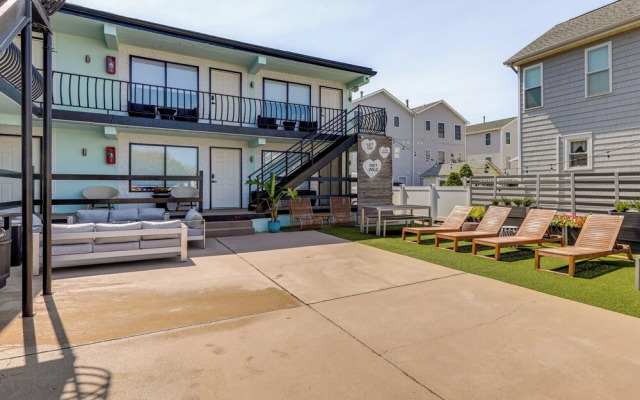 Wildwood Condo: Community Pool, Walk to Beach!