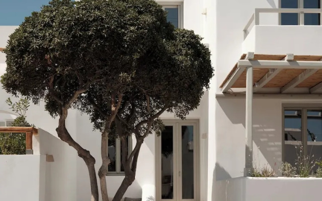 Akria Seaside Suites