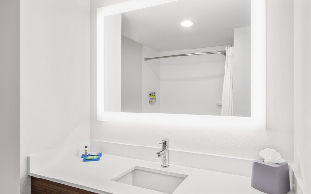 Holiday Inn Express & Suites Palm Bay by IHG