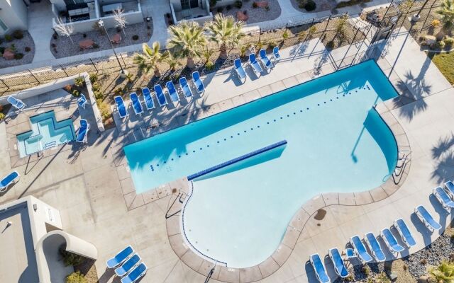 Sunshine Serendipity 4 Bedroom Apts by RedAwning