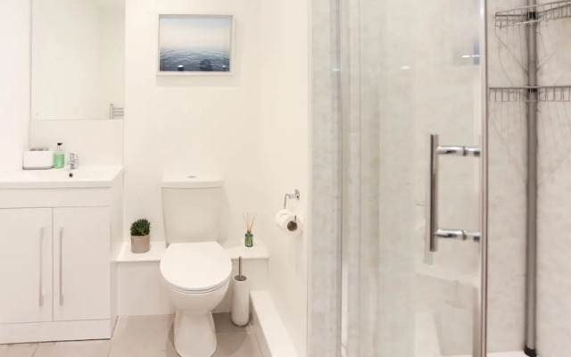 Strawberry Line, Flat 1