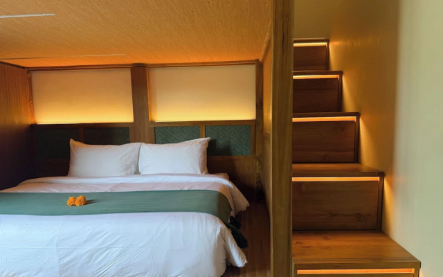 Leafy Riverbank – Guest Rooms – Beraban