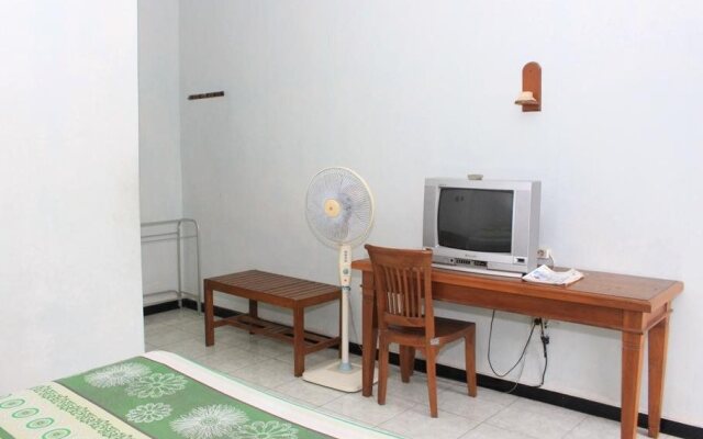 Baru Dua Beach Hotel and Restaurant